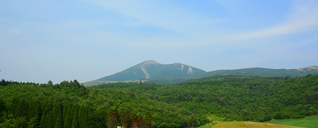 小国町から見た涌蓋山